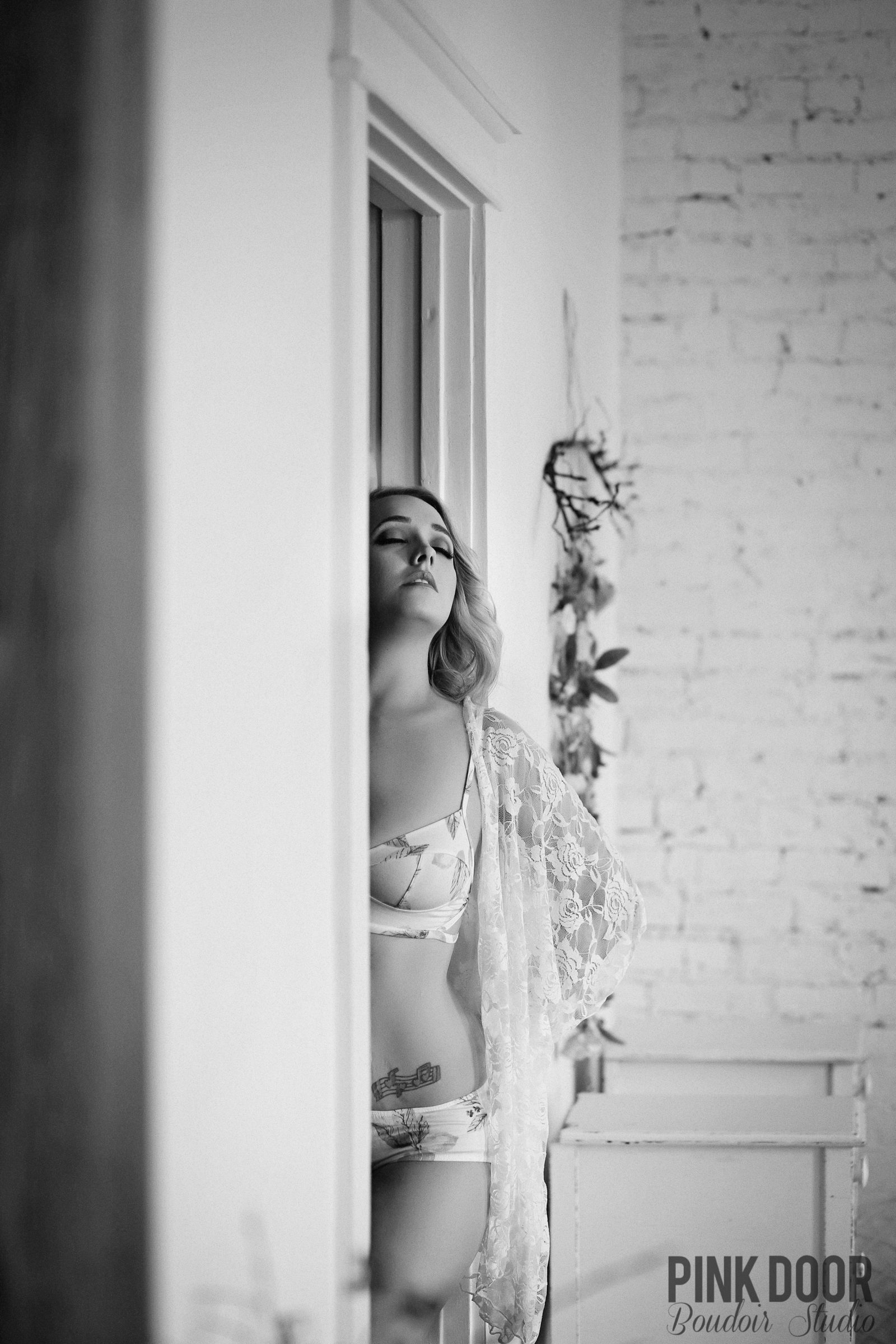 https://pinkdoorboudoir.com/wp-content/uploads/2017/05/DallasBoudoirPhotographerMcKinney-12.jpg